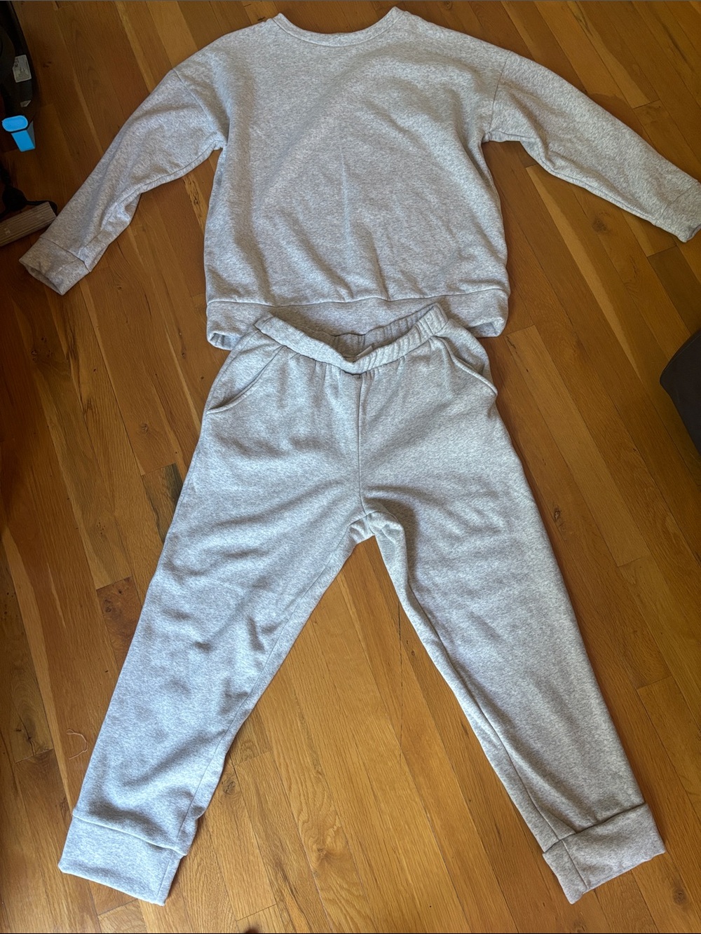 Women’s  Gray Sweatshirt and Sweatpants - Casual Cozy